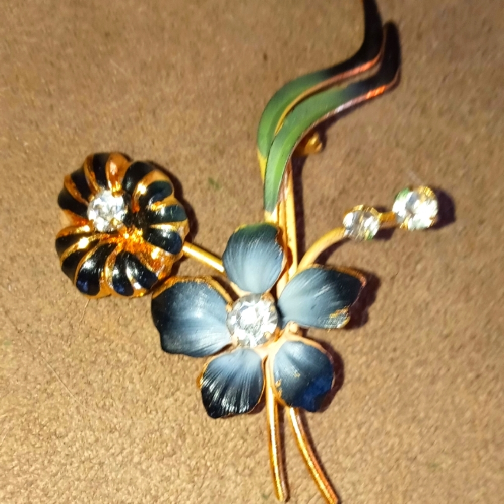 Vintage pin